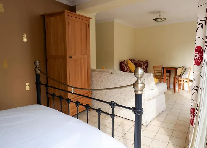 Colchester Sunny Studio Apartment With Ev Charging Point